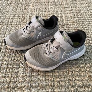 Nike Star Runner 2.0 grey tennis shoes